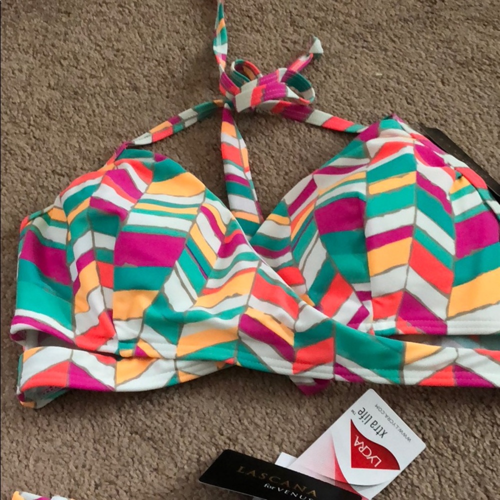 Bikini - Picture 2 of 4